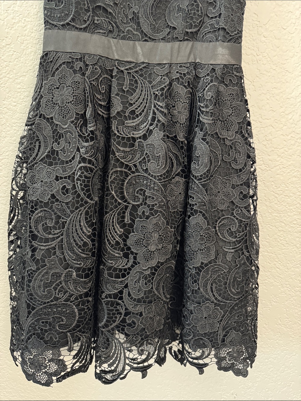 Aidan Mattox Black Lace Fit & Flare Cocktail Dress Size 4 - Picture 4 of 6